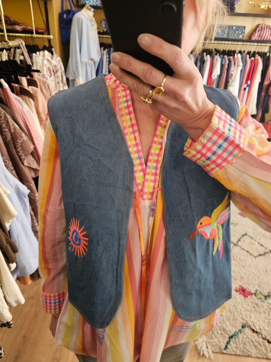 Gilet en jean brodé