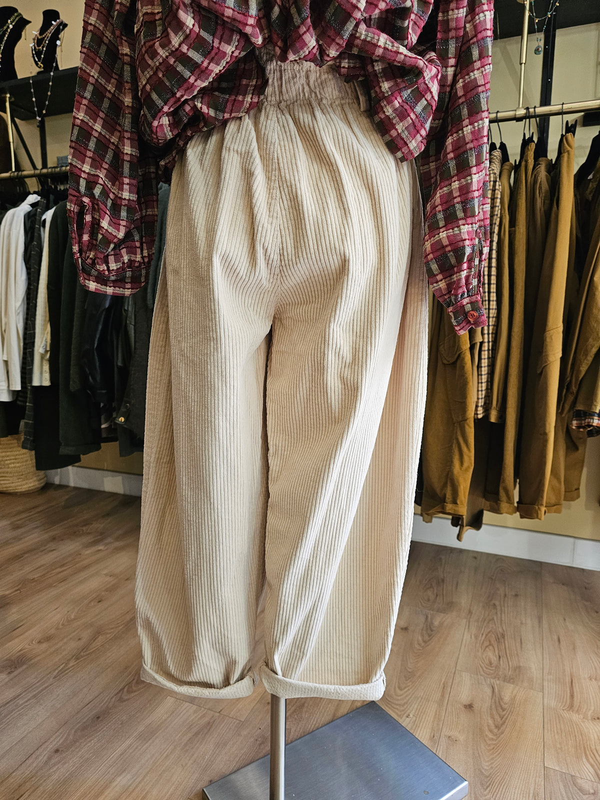 Pantalon po barrel en velours ecru Johanna Paris