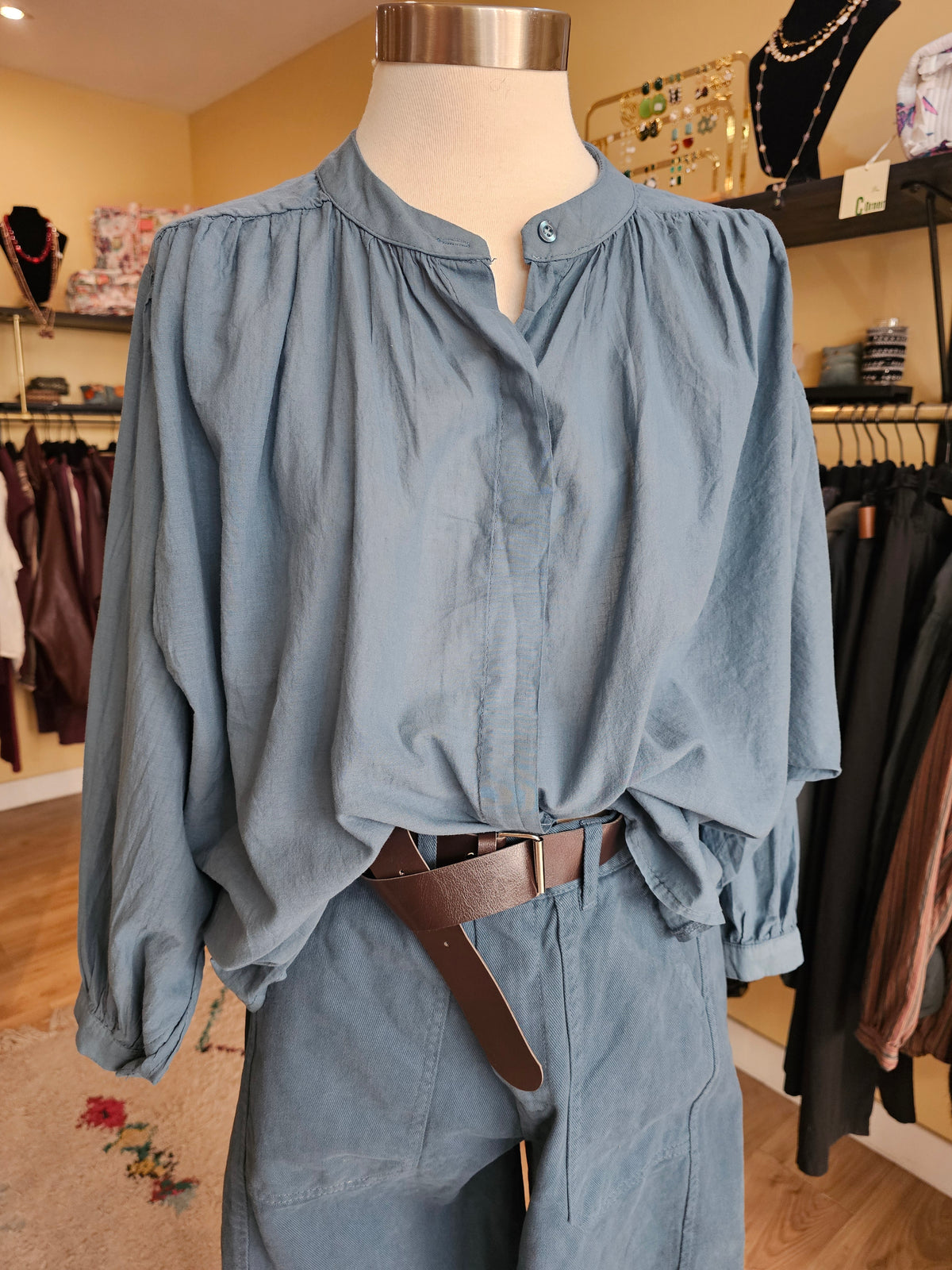 Chemise en coton bleu canard