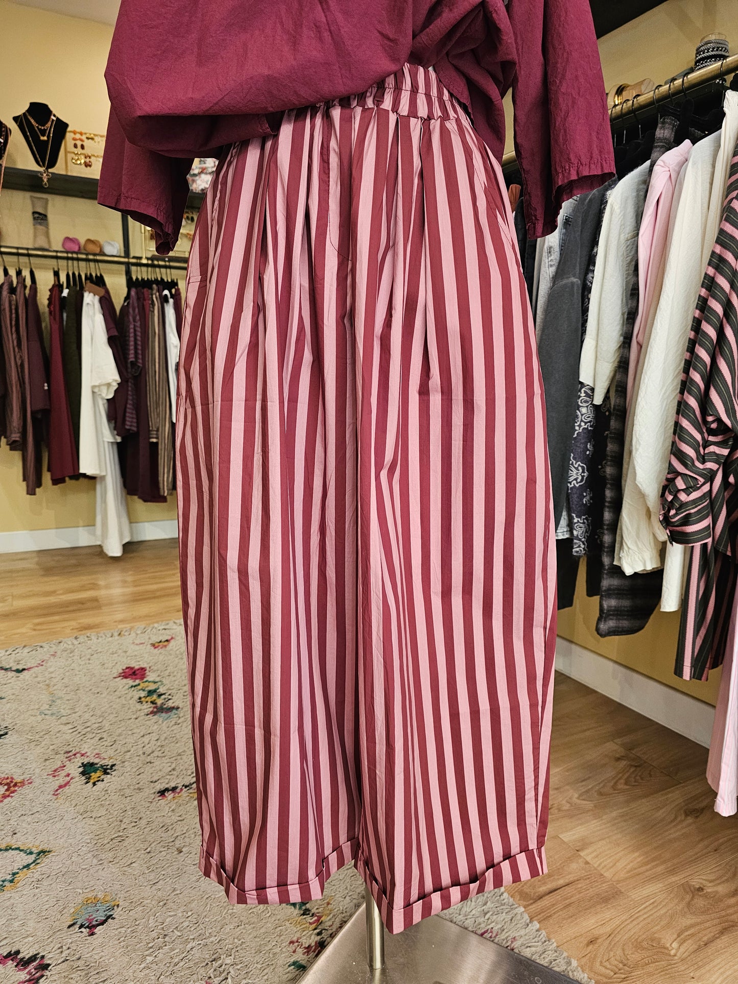 Pantalon rayé prune et rose