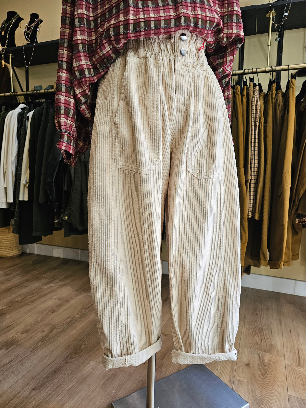 Pantalon po barrel en velours ecru Johanna Paris