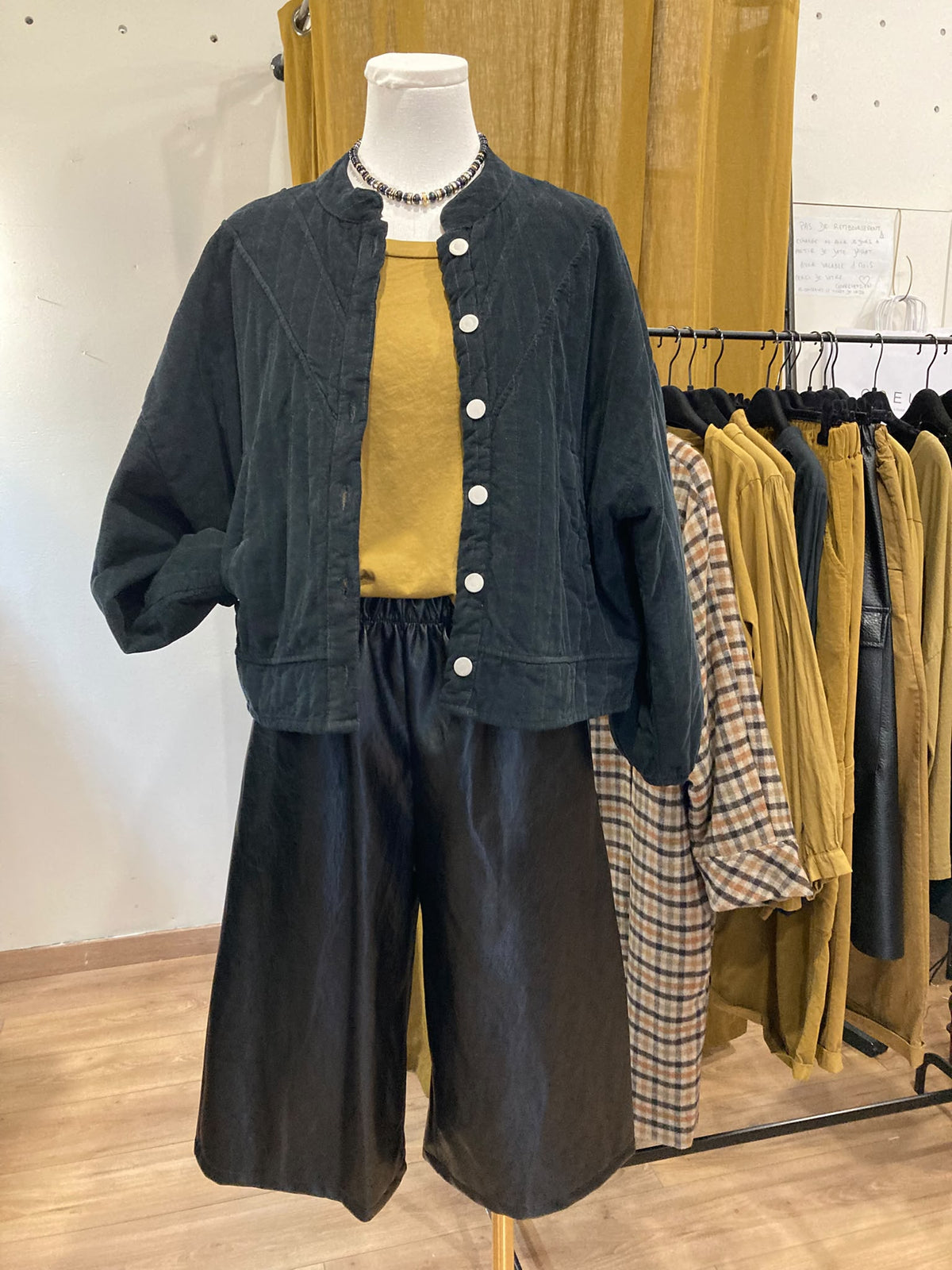 Blouson en velours milleraie noir Johanna  Paris
