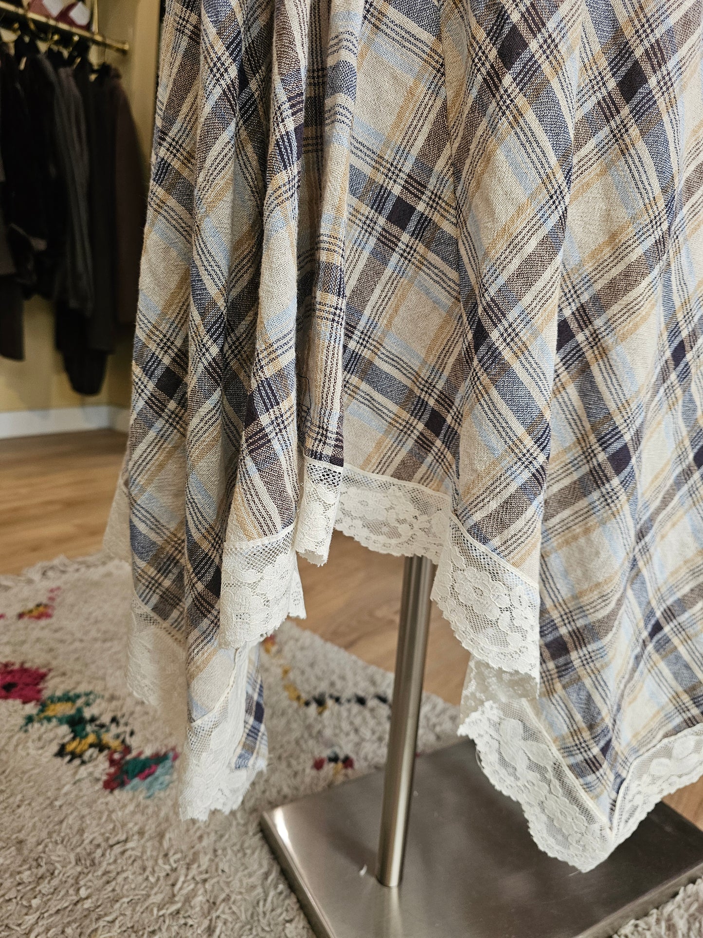 Jupe asymétrique carreaux et dentelle Johanna Paris
