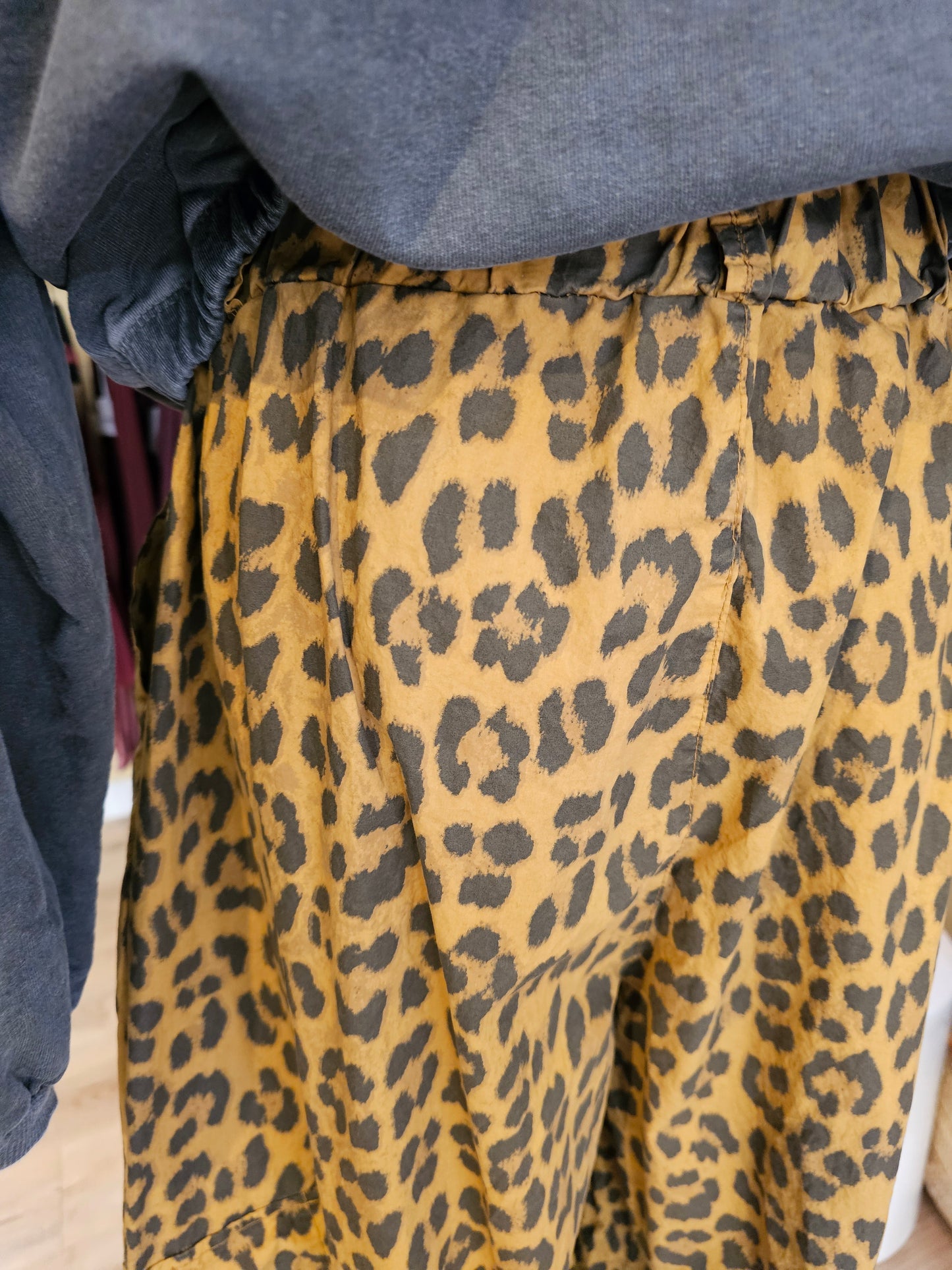 Pantalon magic 2 cargo leopard camel johanna paris