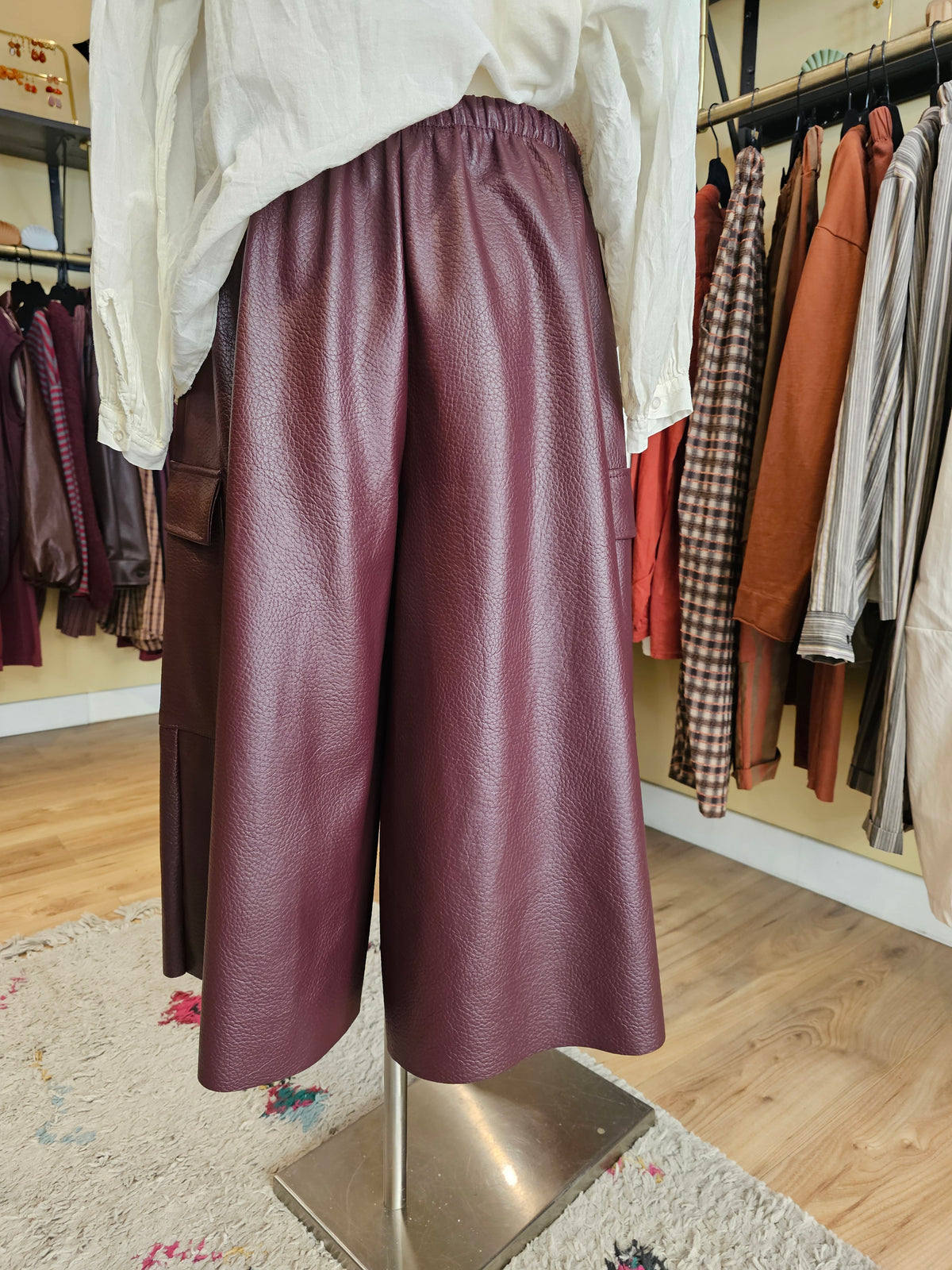 Jupe culotte en cuir prune johanna paris