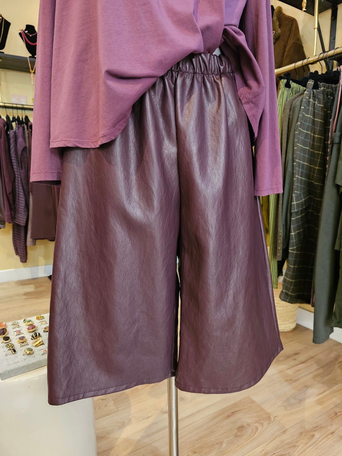 Bermuda long en simili prune Johanna Paris