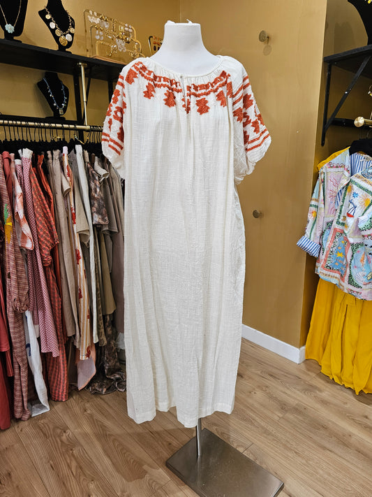 Robe brodée johanna paros