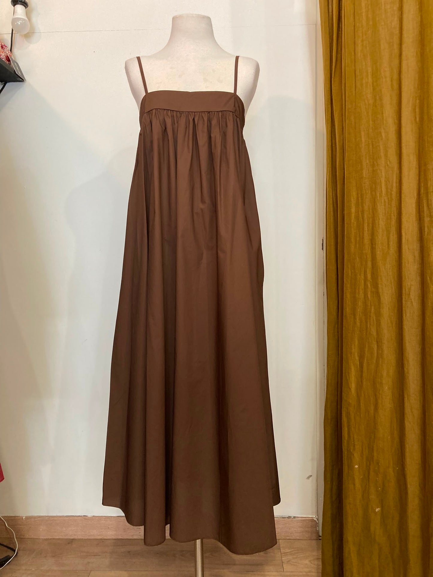Robe à bretelle marron johanna paris