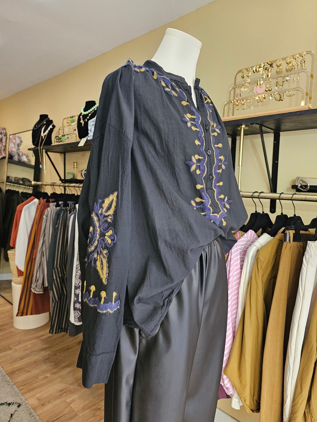 Chemise en coton brodée