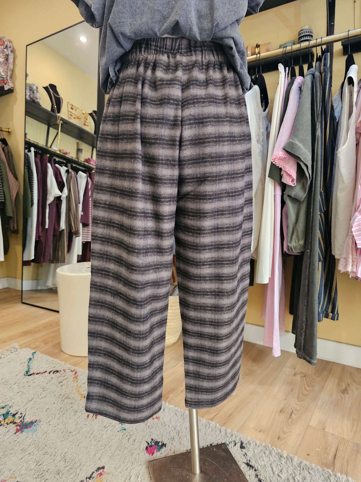Pantalon gris à carreaux