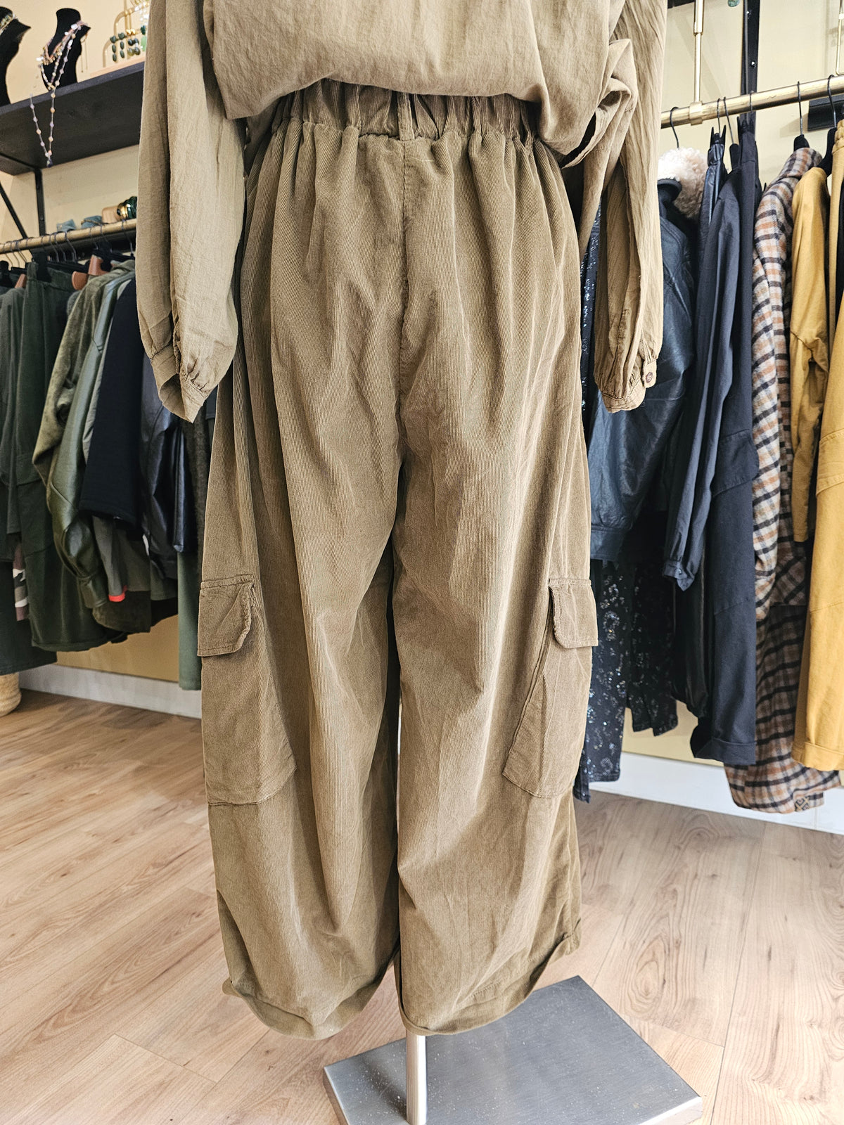 Pantalon cargo en velours milleraies Johanna Paris