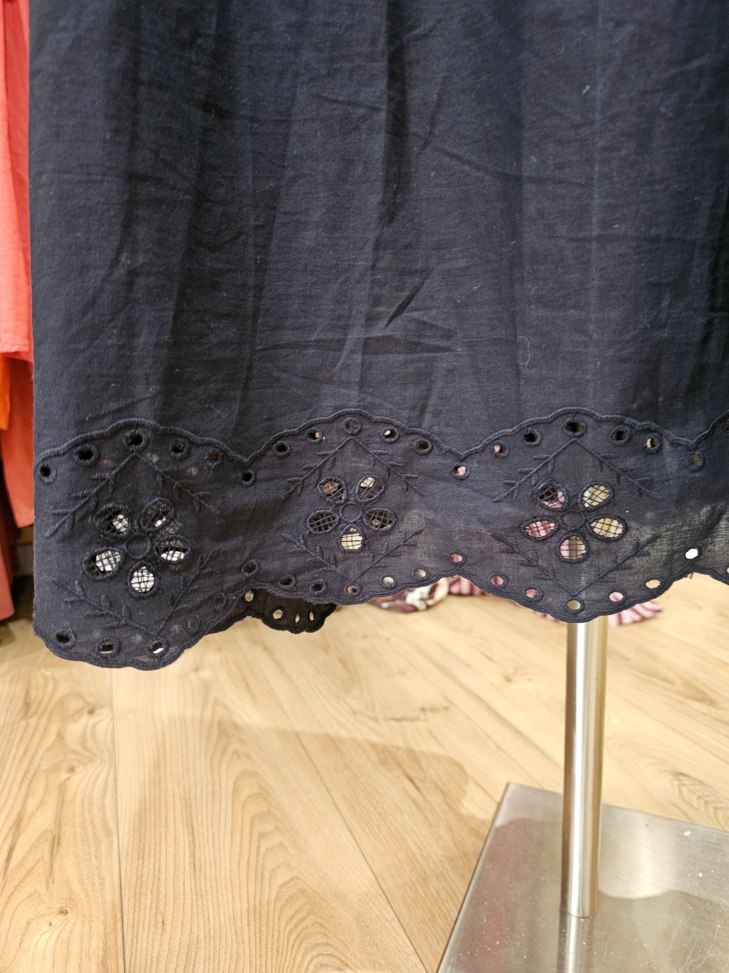 Robe à bretelles noires