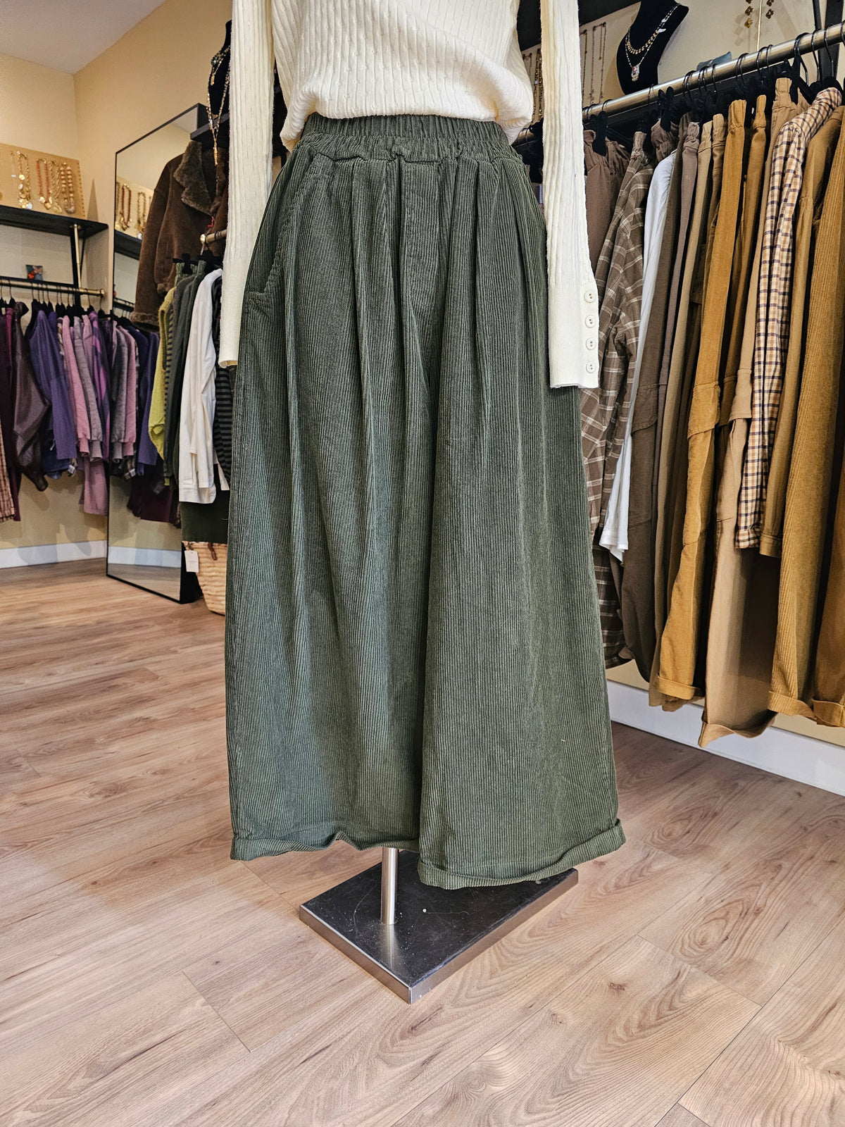 Pantalon magique 2 en velours cotelé kaki Johanna Paris