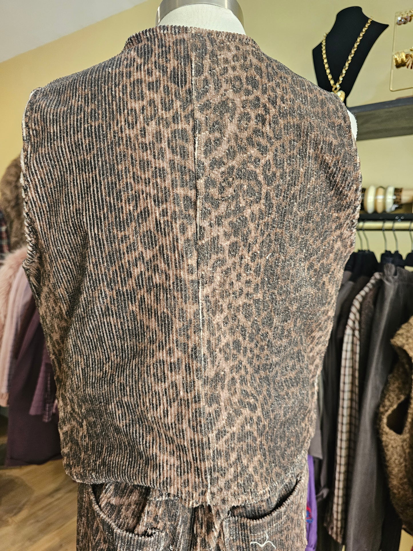 Gilet ssns manche velours leopard