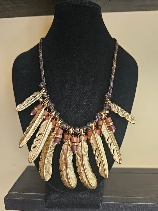Collier plume