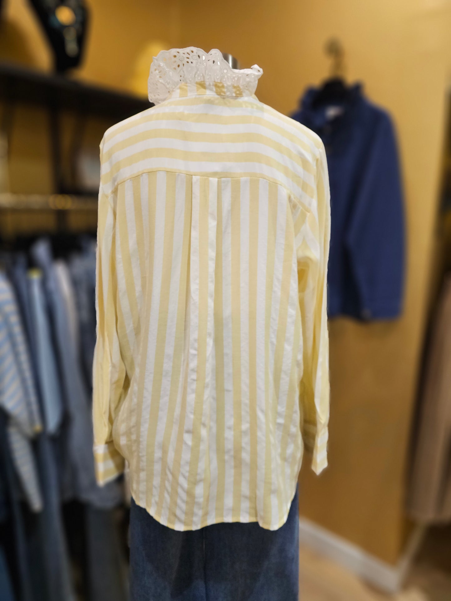 Chemise rayée jaune et blanc à volant