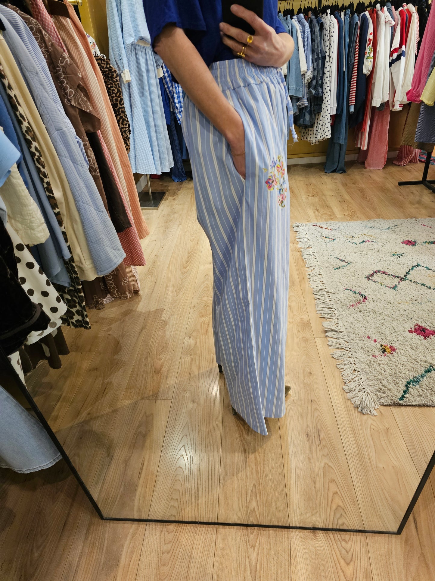 Pantalon rayé motif fleurs