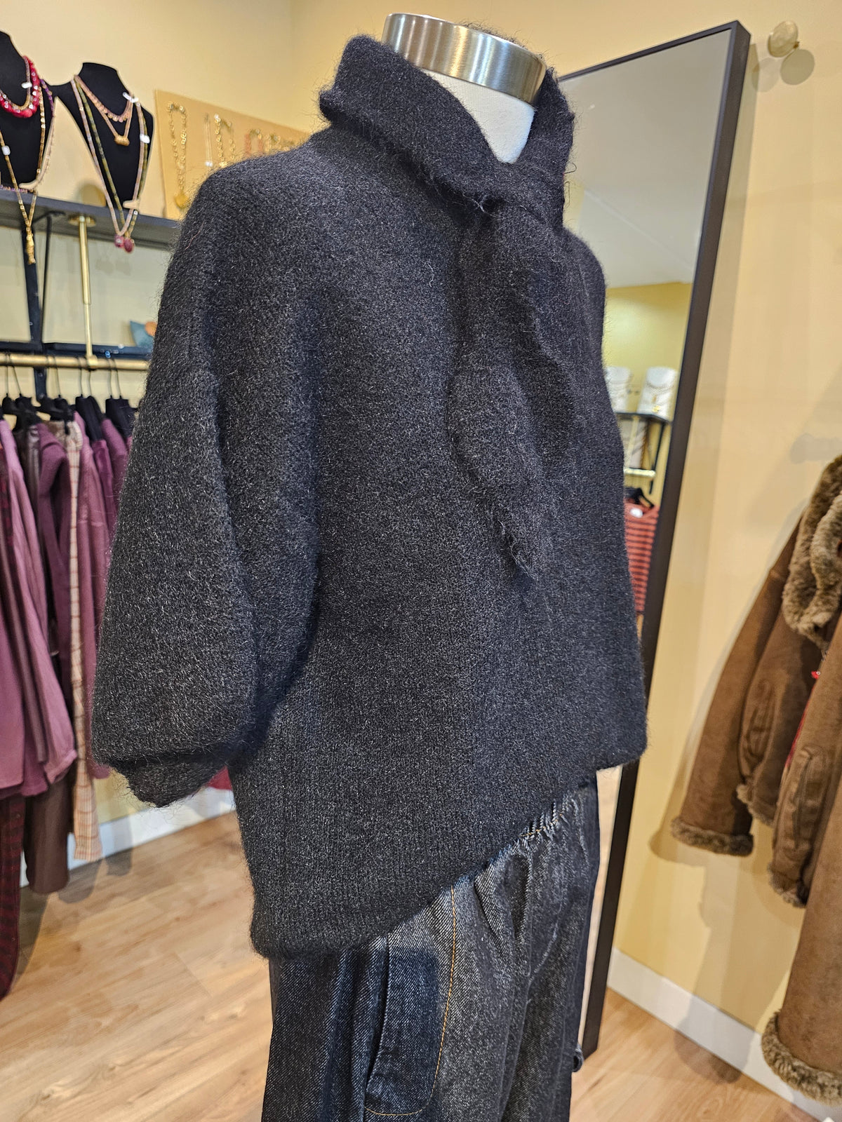 Pull noir echarpe amovible Johanna Paris
