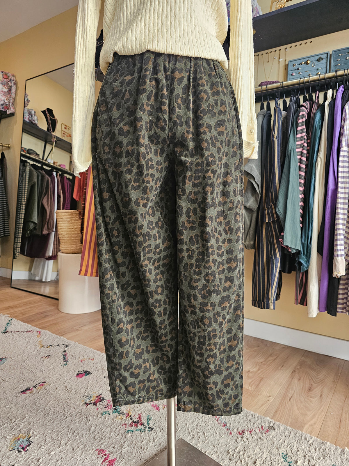 Pantalon magique velours kaki Johanna paris