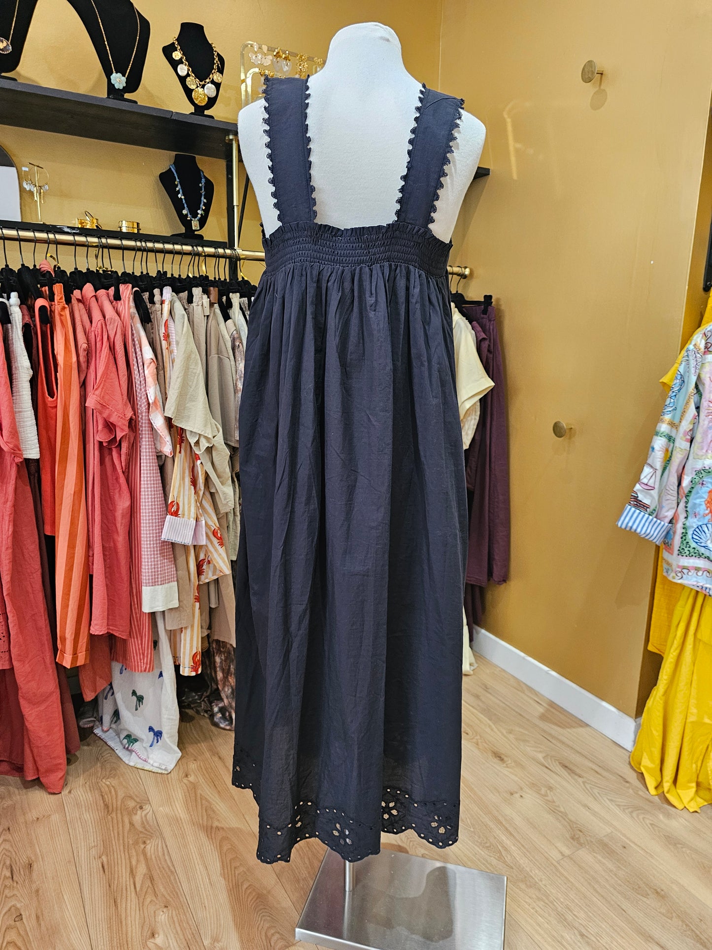 Robe à bretelles noires
