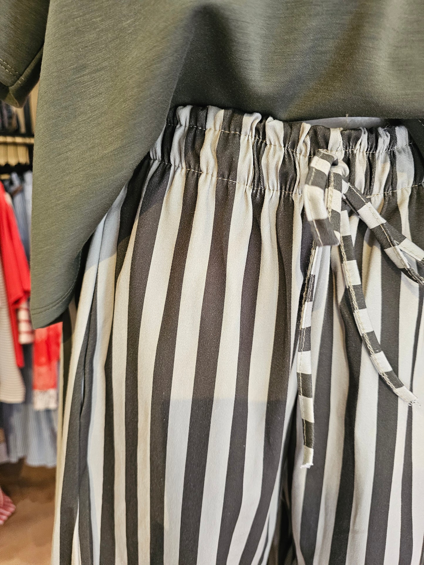 Pantalon rayé kaki