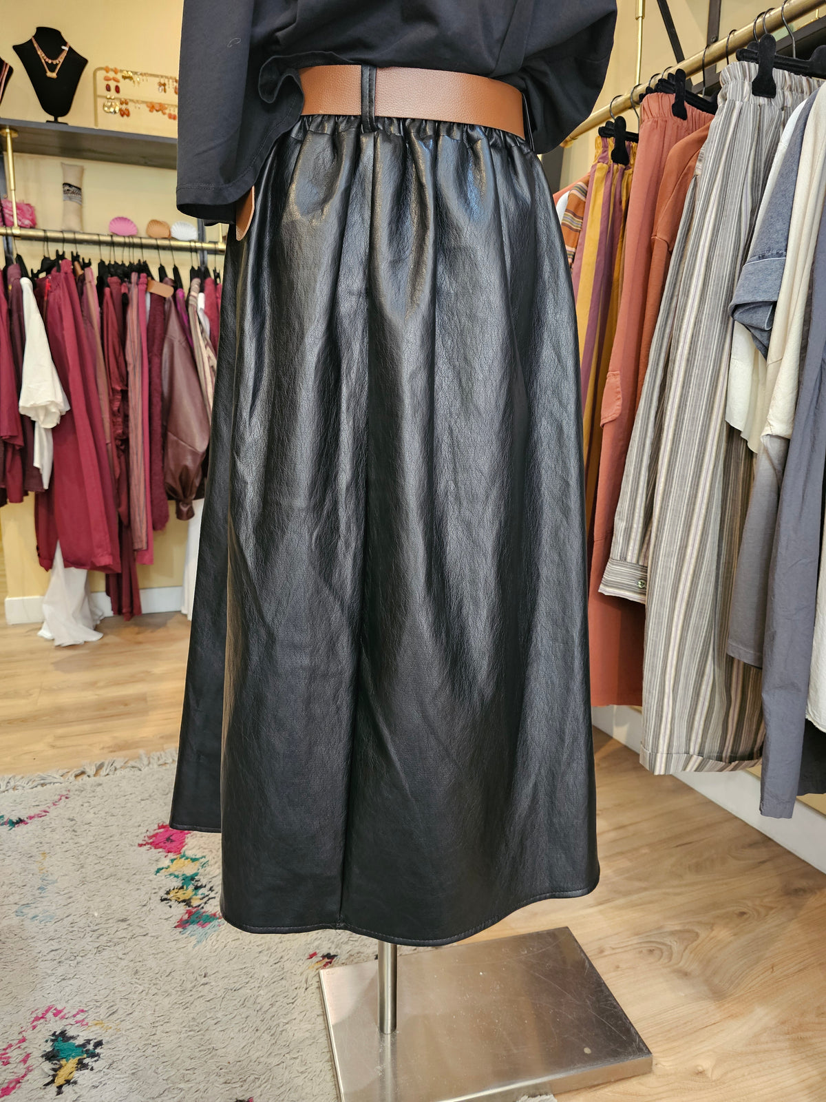 Jupe en simili noir johanna paris