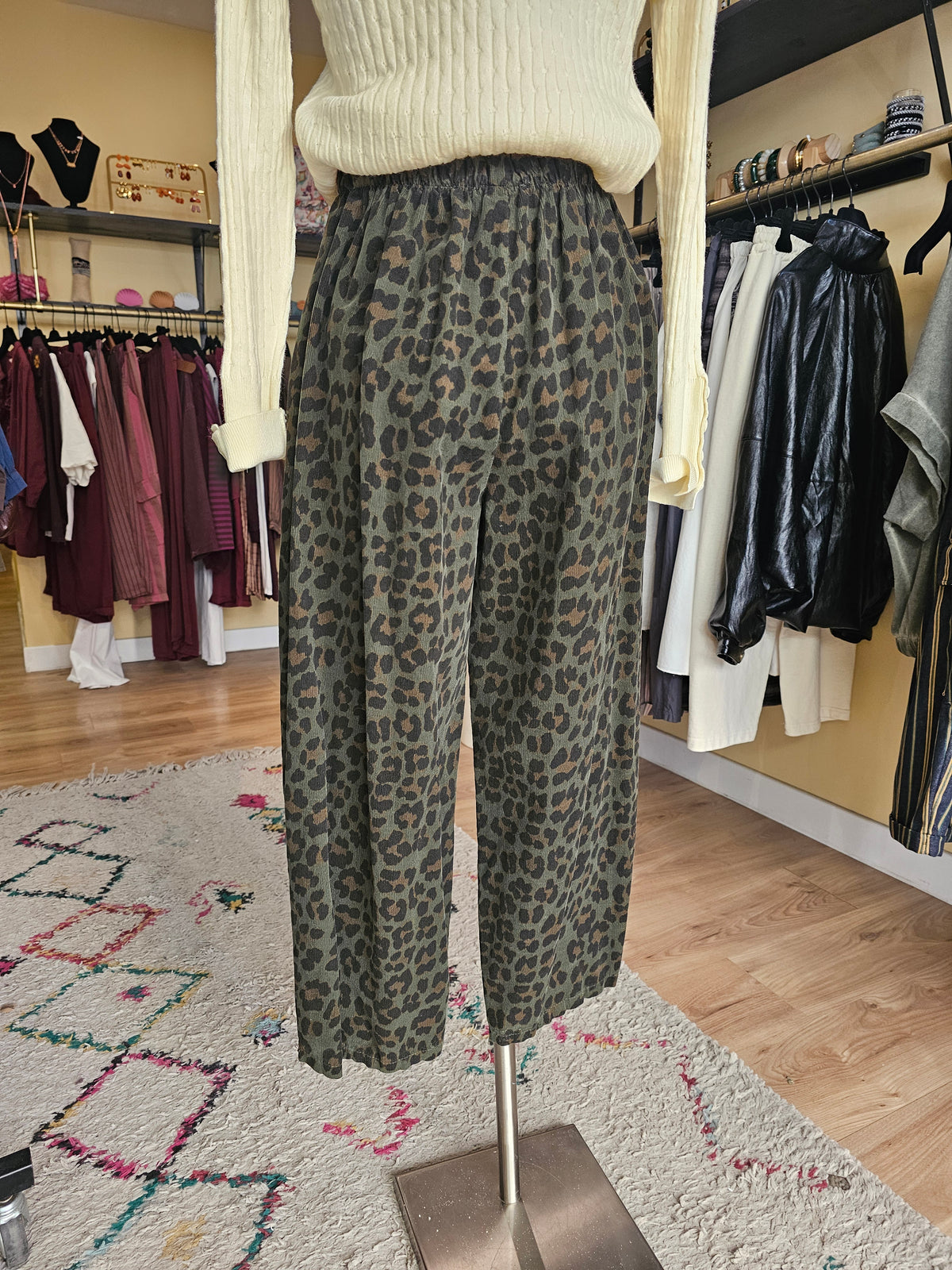 Pantalon magique velours kaki Johanna paris
